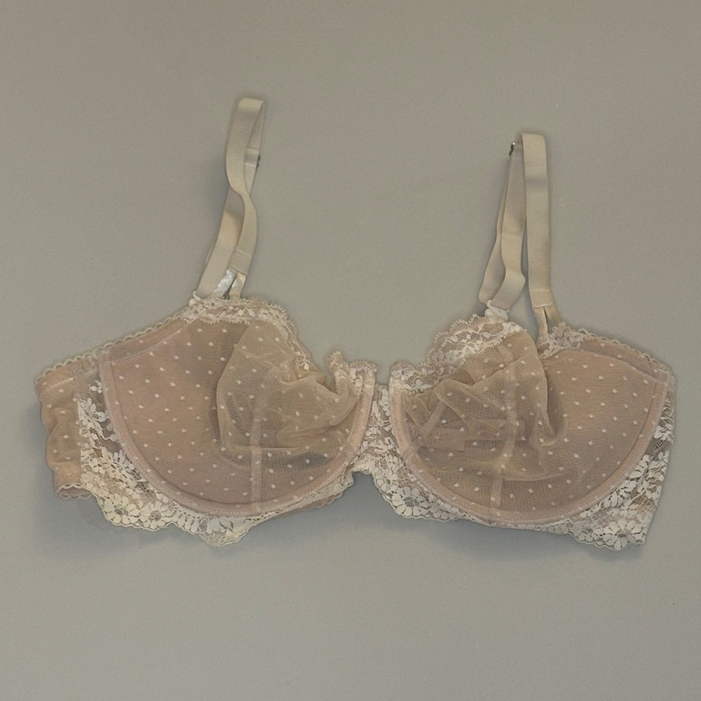 Victoria's Secret Dream Angels Lace Push-up unlined Bra Cream Size 38D